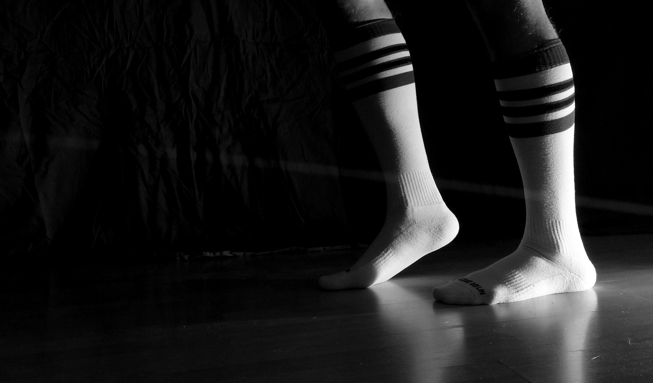 男人腳趾頭關節痛多因這３種疾病，需要早點保養、治療！